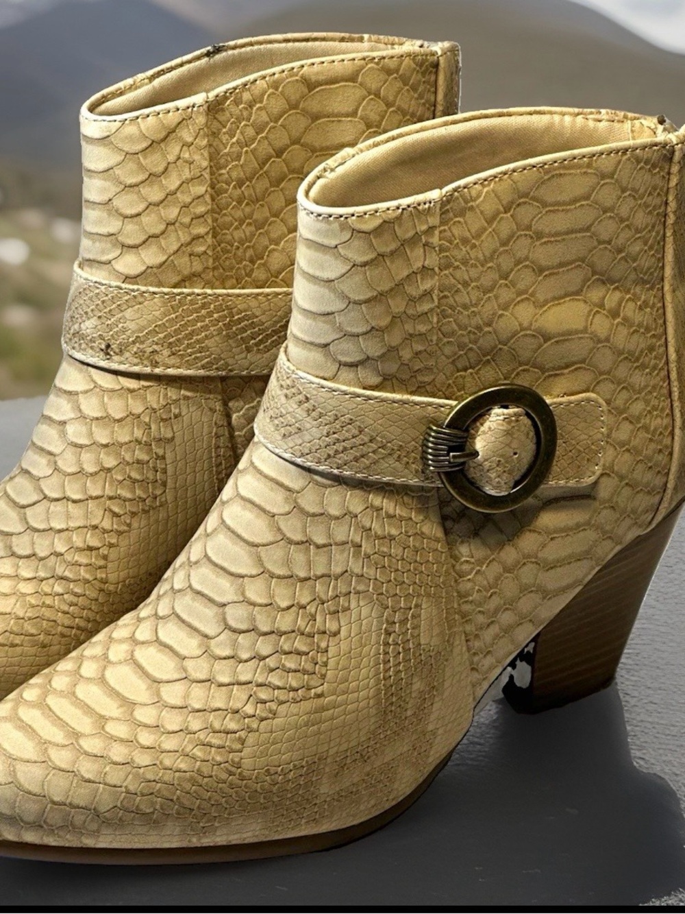Baretraps Lucia Beige Snakeskin Ankle Booties 7.5